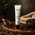 Contour des yeux au café Terre de Mars pour homme. Soin bio naturel qui réduit les cernes et les poches, lisse les ridules et illumine le regard.