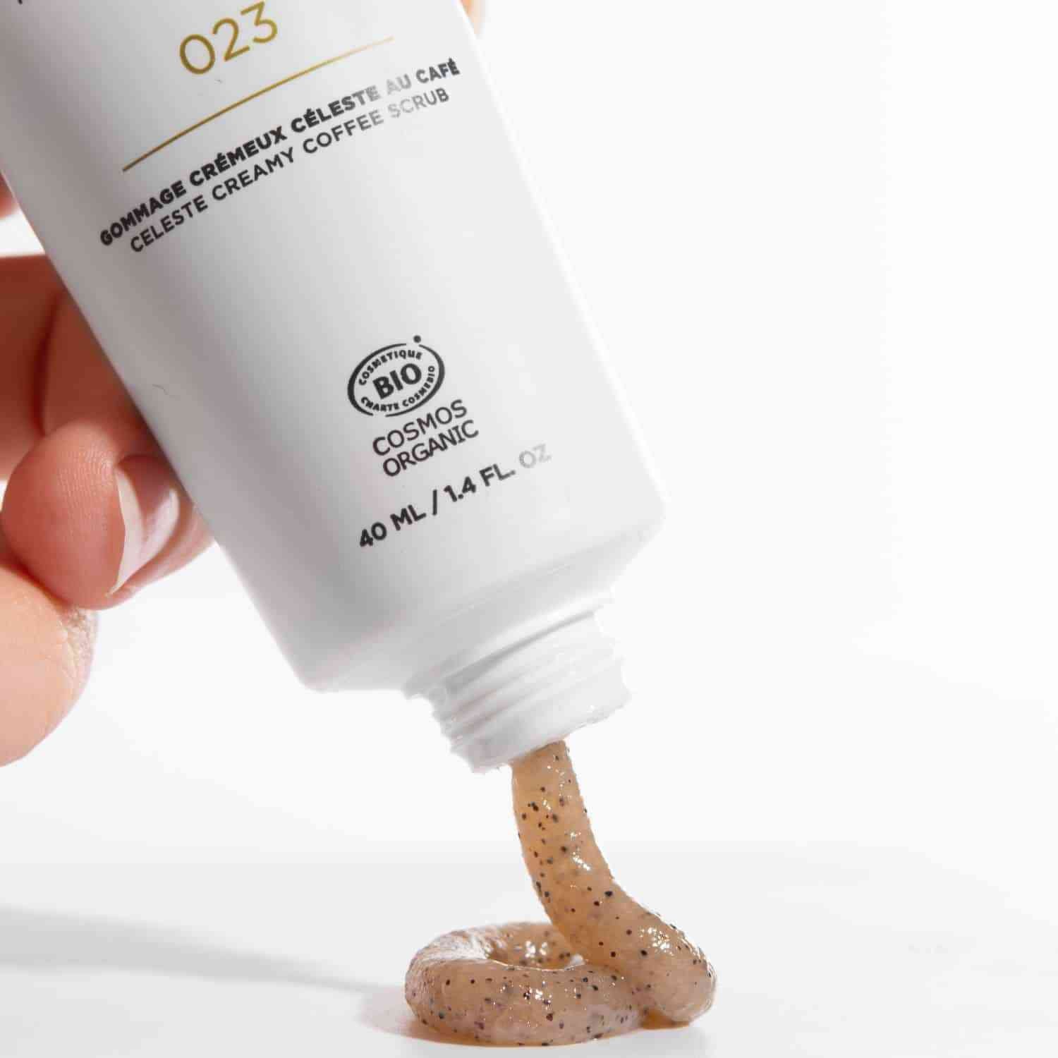 Gommage visage au café Terre de Mars pour homme avec grains de café, exfoliant bio qui élimine les impuretés, affine le grain de peau et laisse la peau douce.
